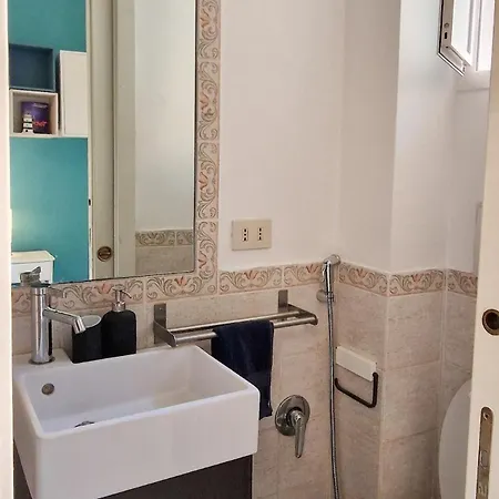 House In San Lorenzo Termini Апартаменты *